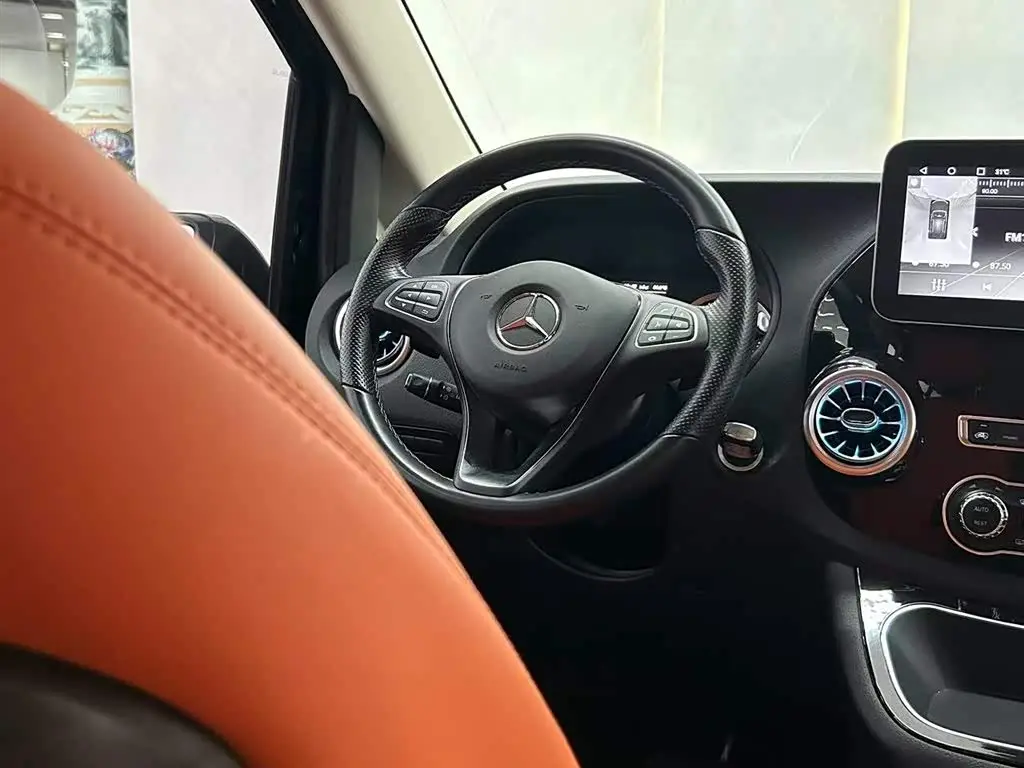 Mercedes-Benz Vito 2023 — Photo 8/20