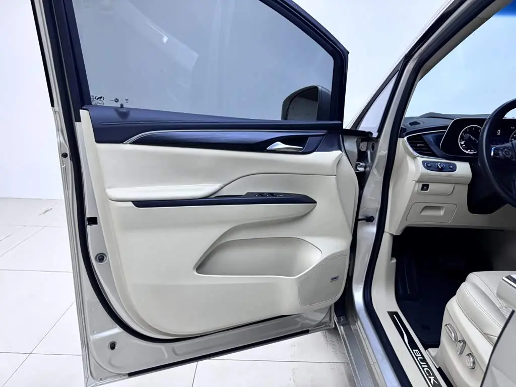 Buick GL8 2022 — Photo 7/20
