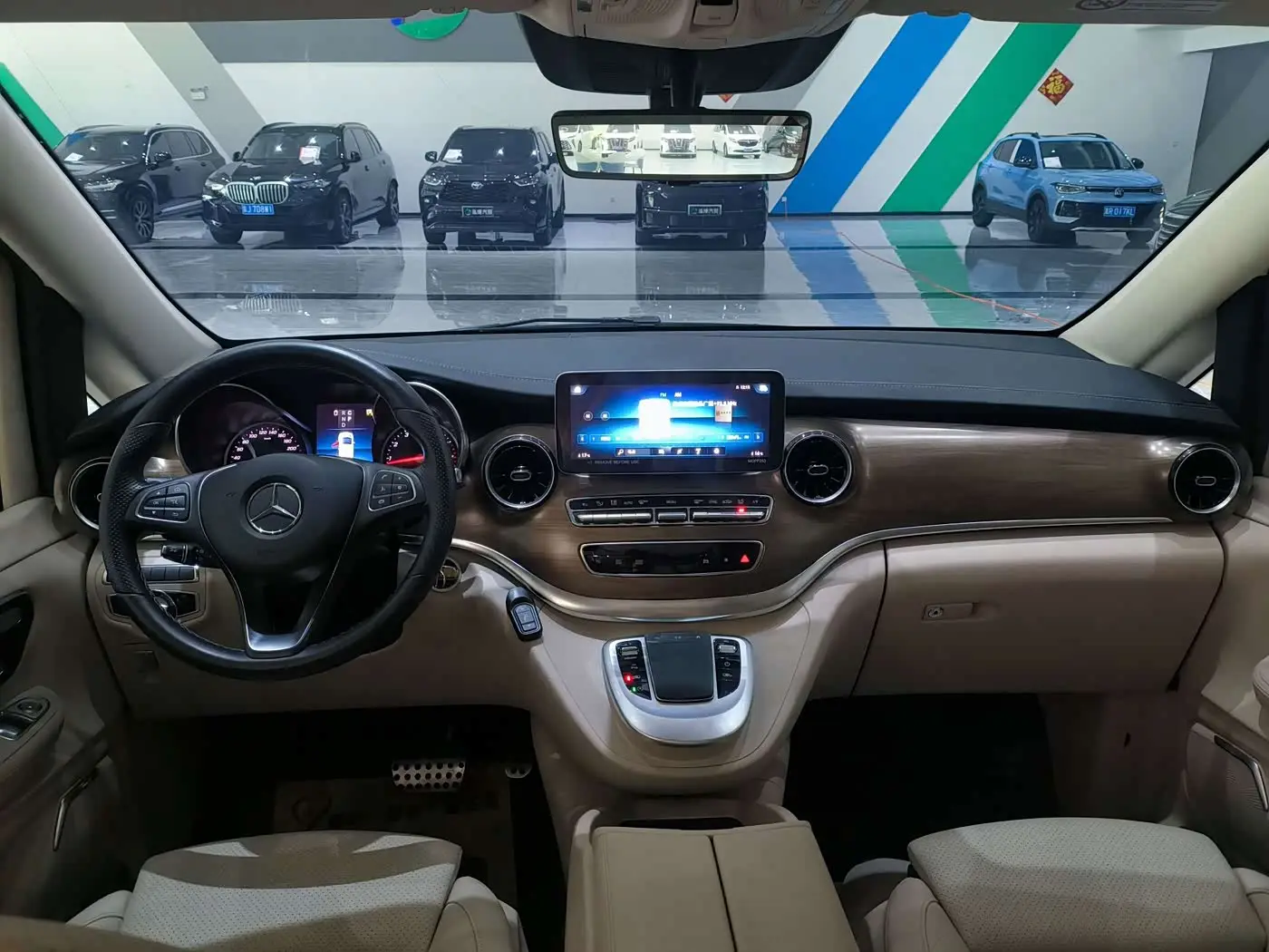 Mercedes-Benz V-Class 2023 — Фото 5/16