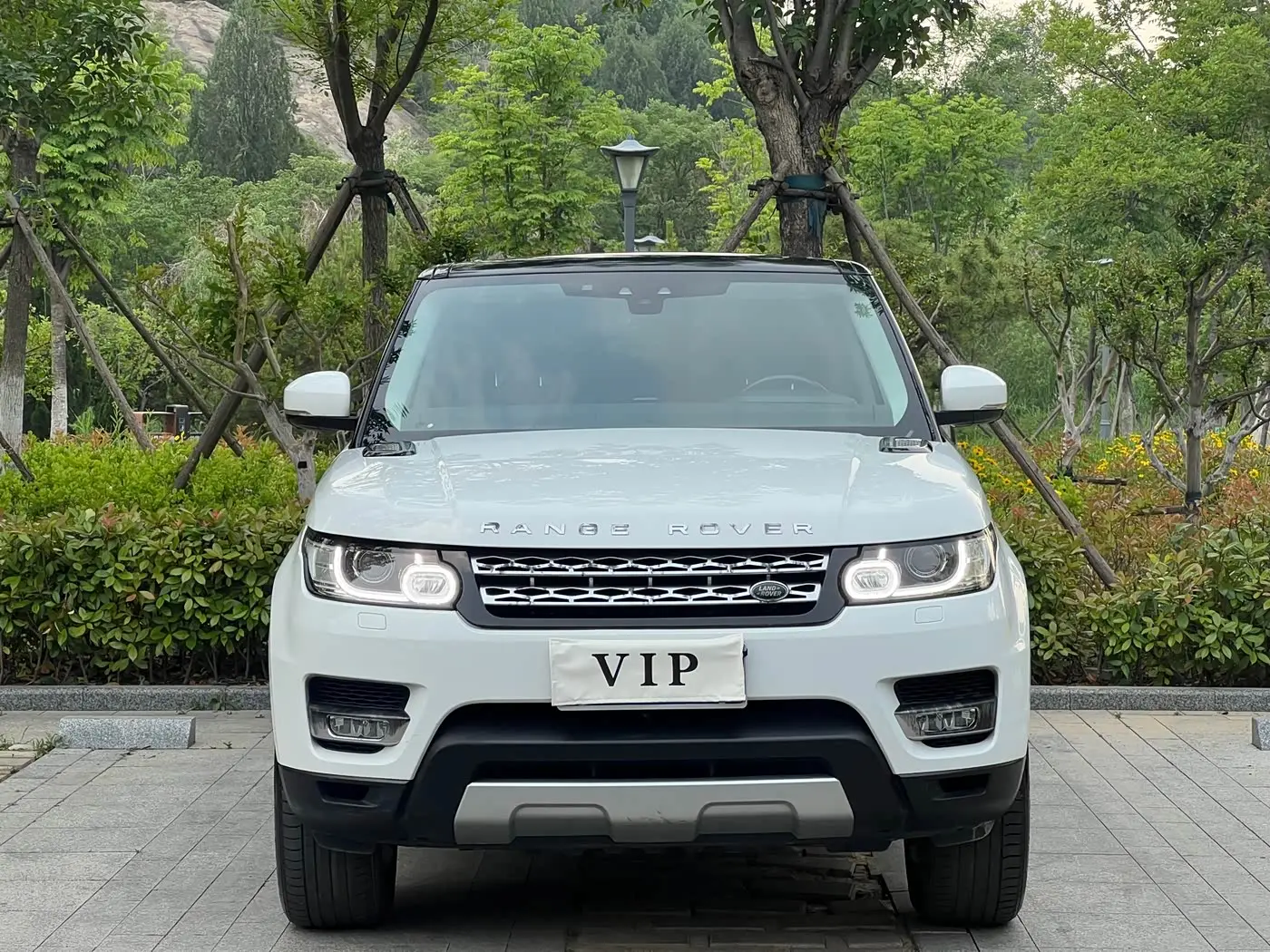 Land Rover Range Rover Sport 2017 — Photo 2/16