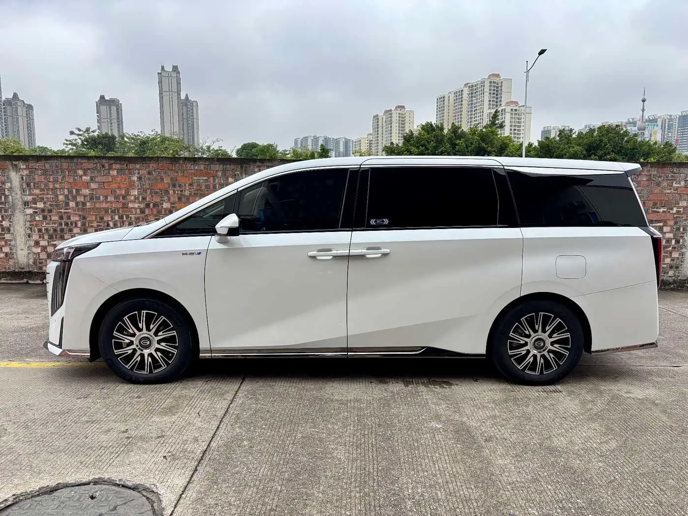 GAC Trumpchi Trumpchi E9 2024 — Photo 7/15
