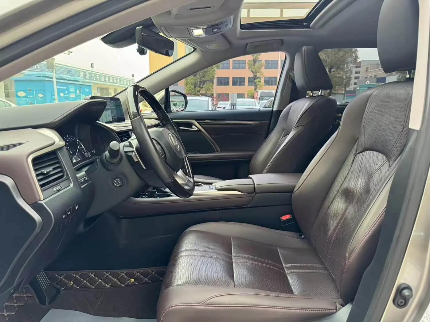 Lexus RX 2019 — Photo 4/8