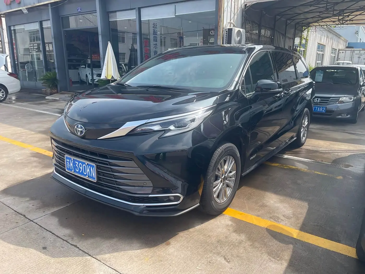 Toyota Sienna 2022 — Photo 2/9