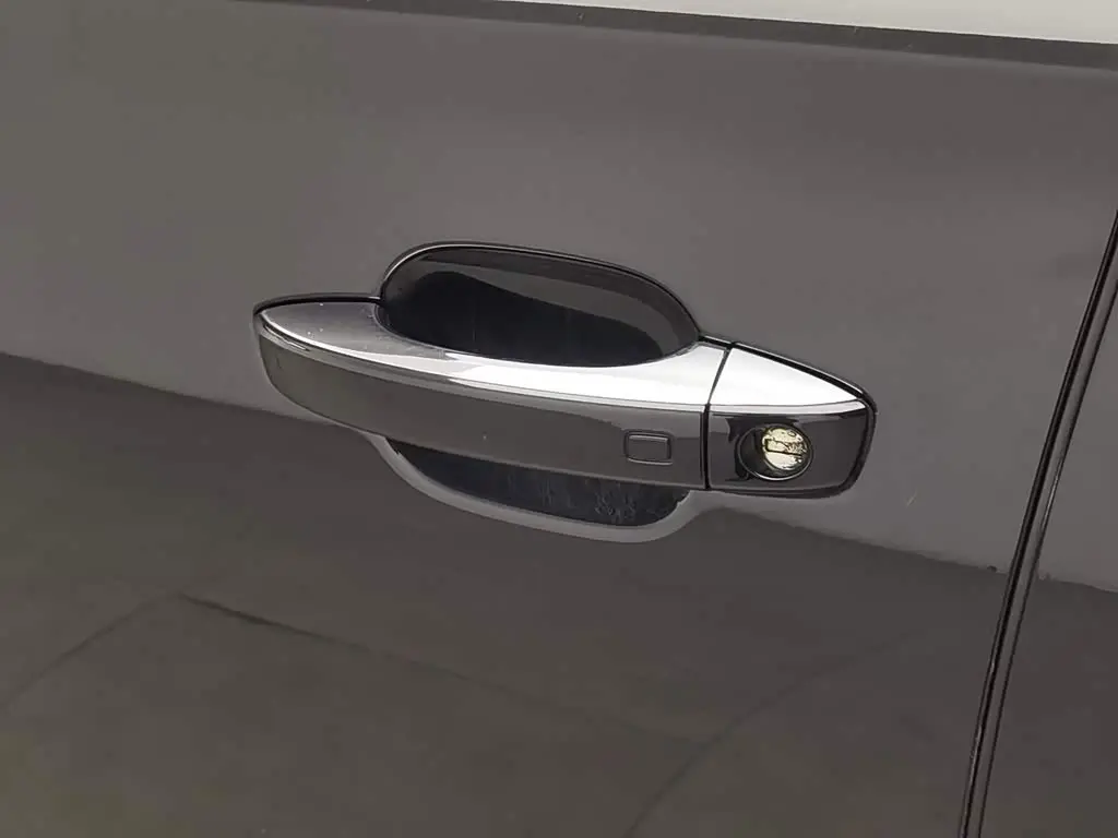 Audi A8 2013 — Photo 18/20