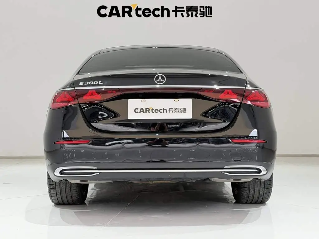 Mercedes-Benz E-Class 2025 — Photo 6/20