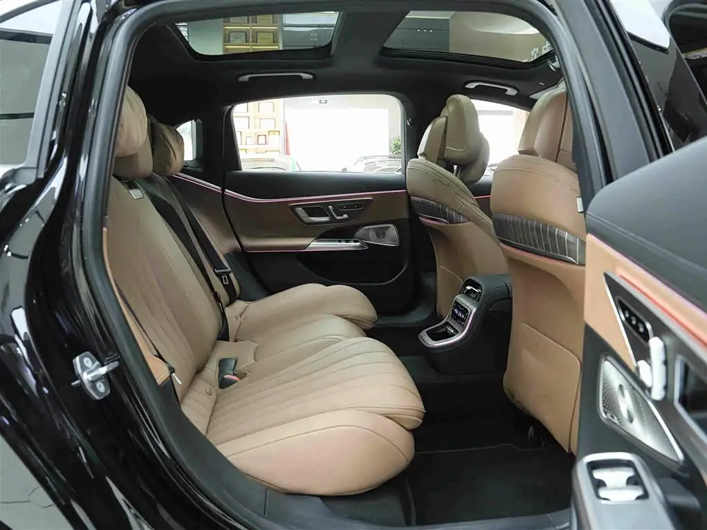 Mercedes-Benz E-Class 2025 — Фото 13/20