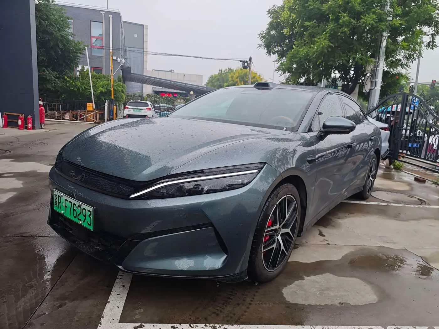 BYD Han L 2025 — Photo 1/18
