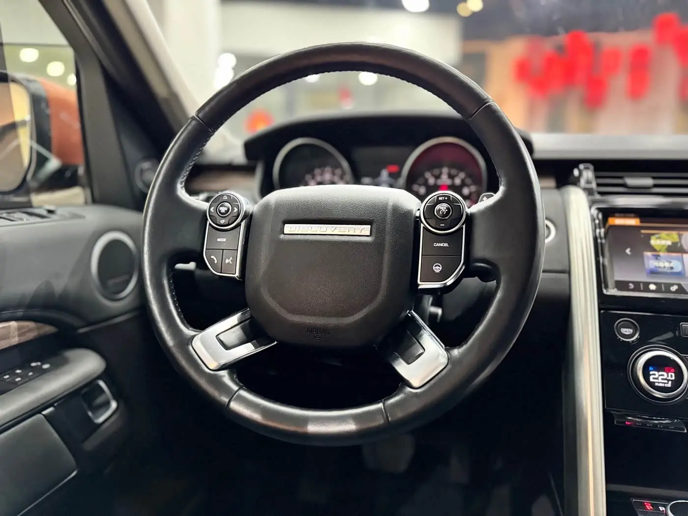 Land Rover Discovery 2017 — Şəkil 11/17
