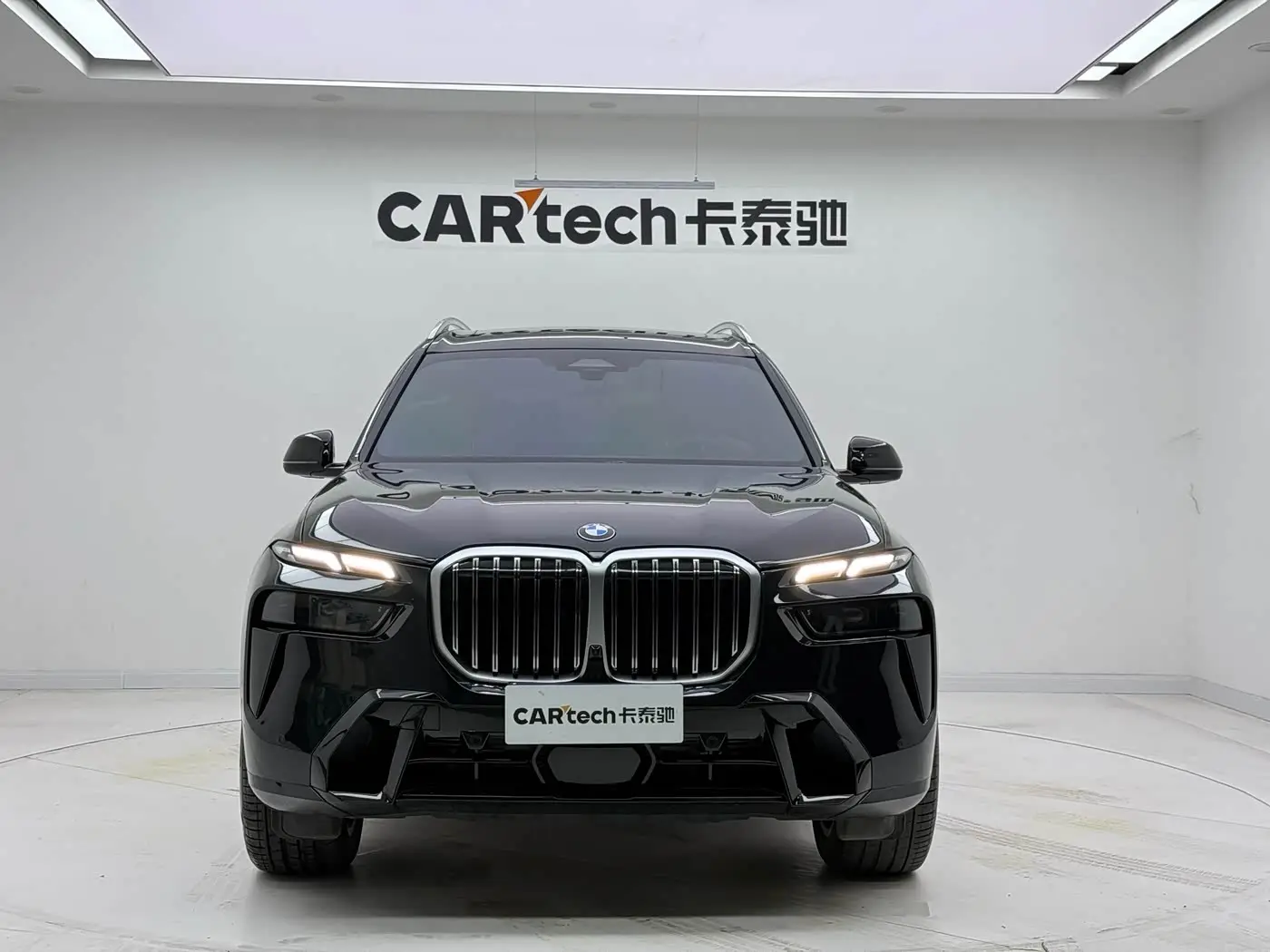BMW X7 2023 — Photo 2/20