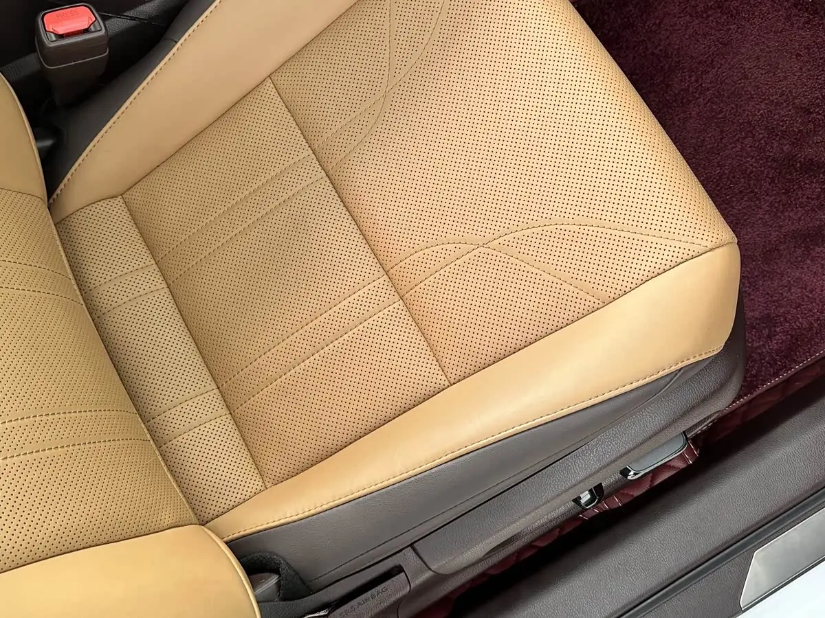 Lexus ES 2019 — Photo 19/20