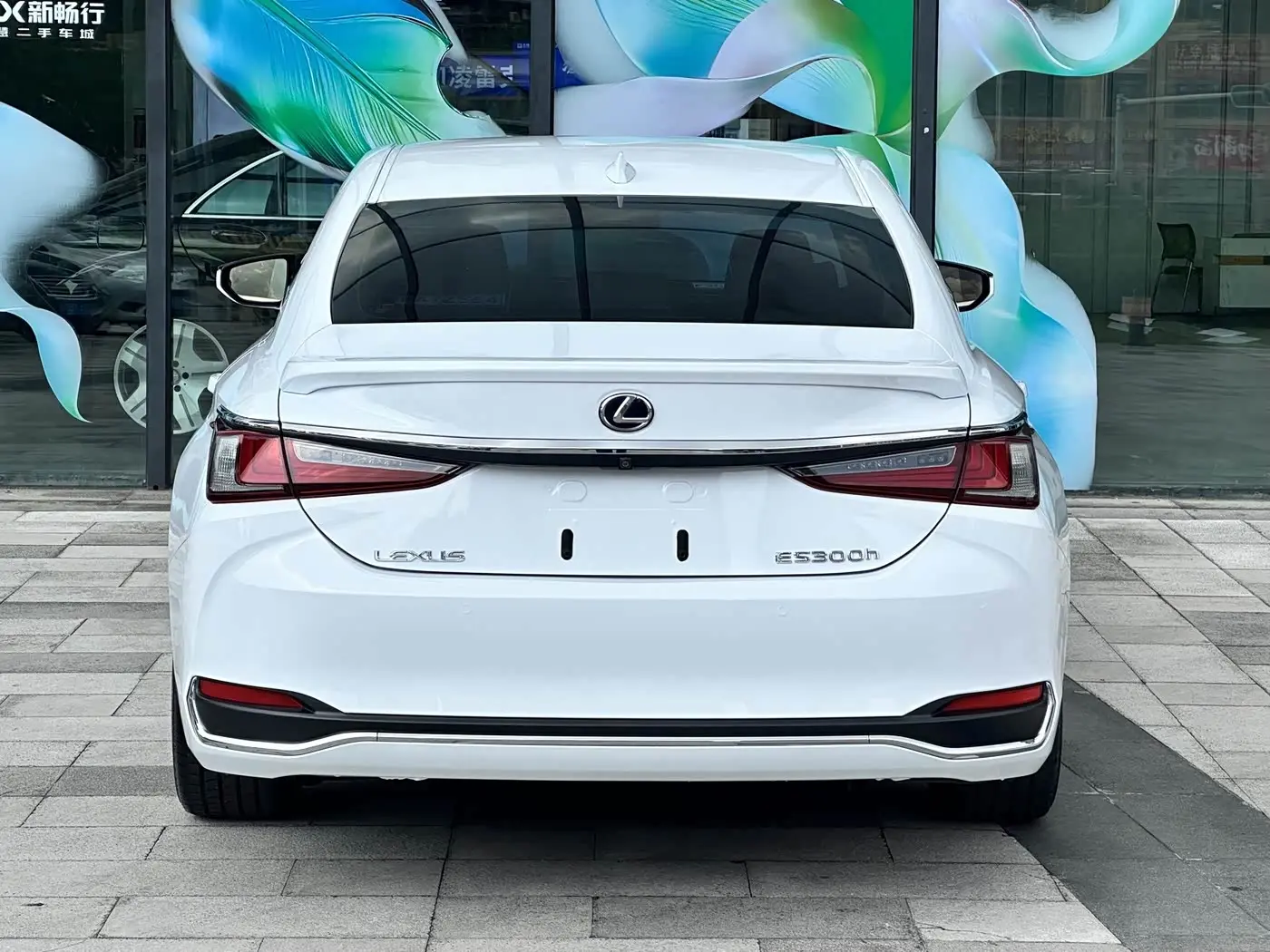 Lexus ES 2019 — Photo 6/20
