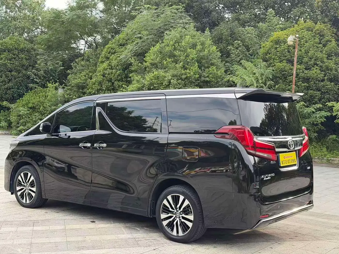 Toyota Alphard 2019 — Photo 4/13