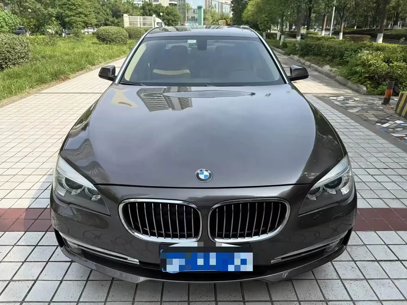 BMW 7 Series 2013 — Photo 1/10