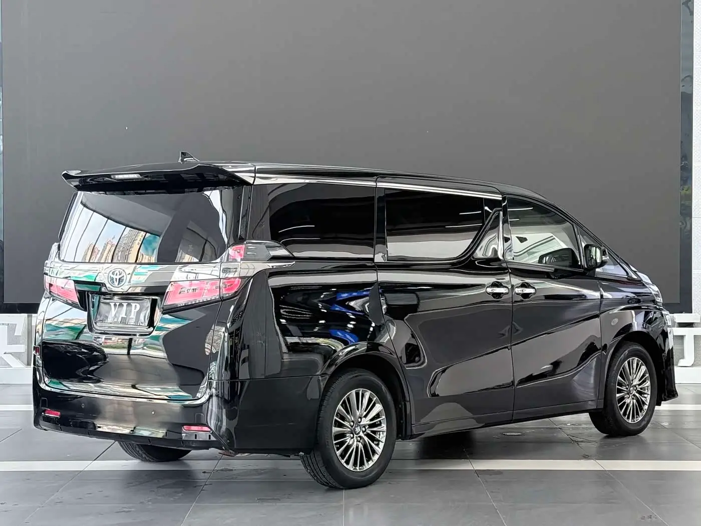Toyota Vellfire 2022 — Photo 4/20