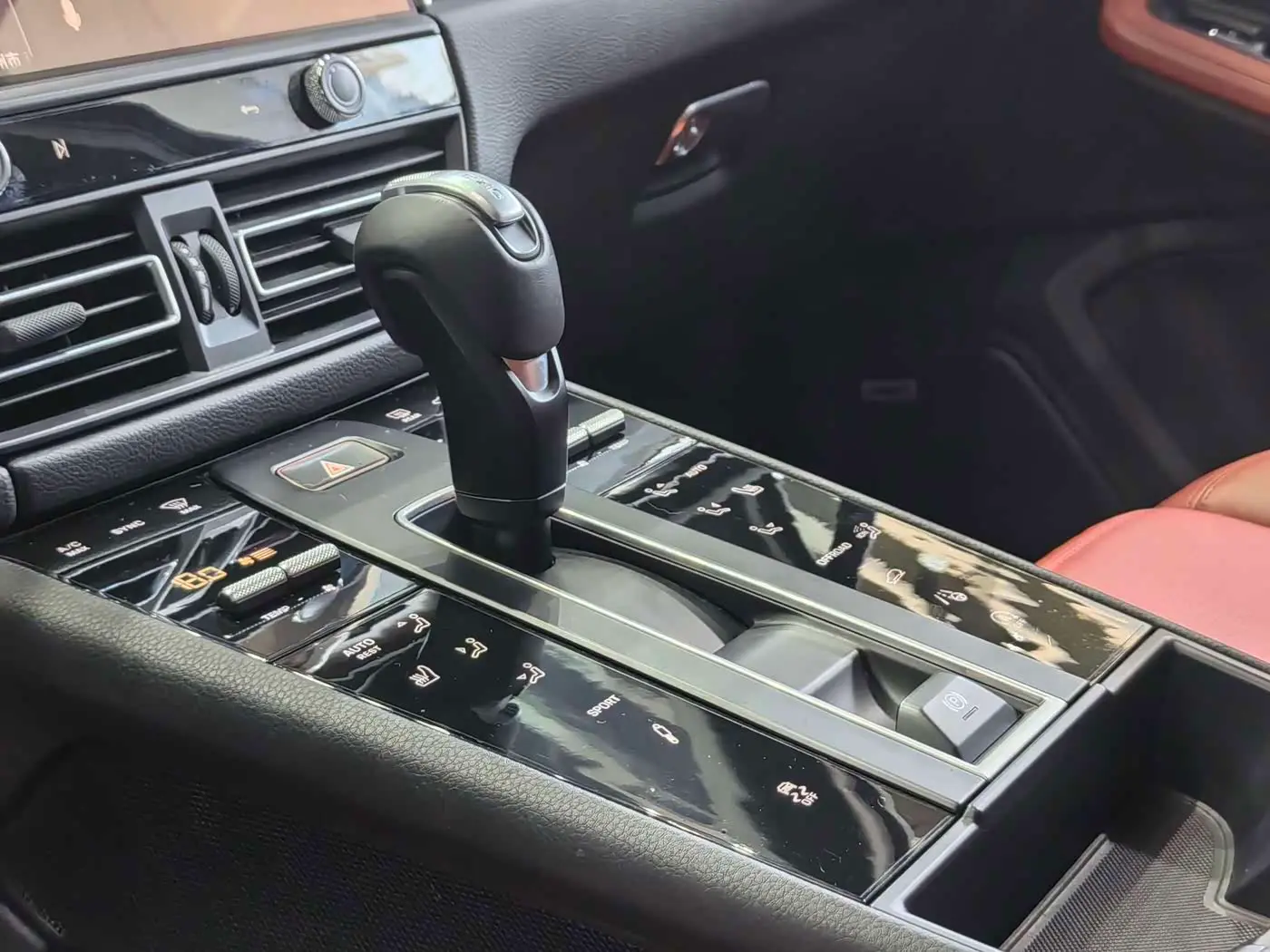 Porsche Macan 2023 — Photo 12/20