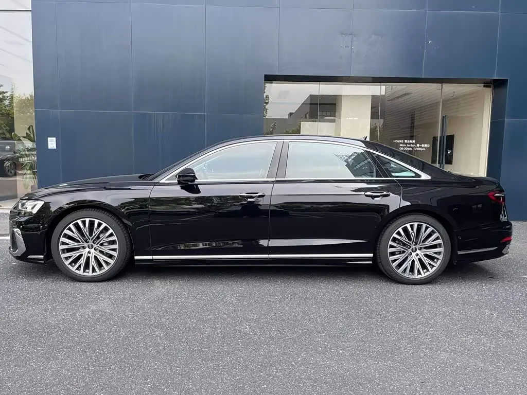 Audi A8 2025 — Фото 4/17