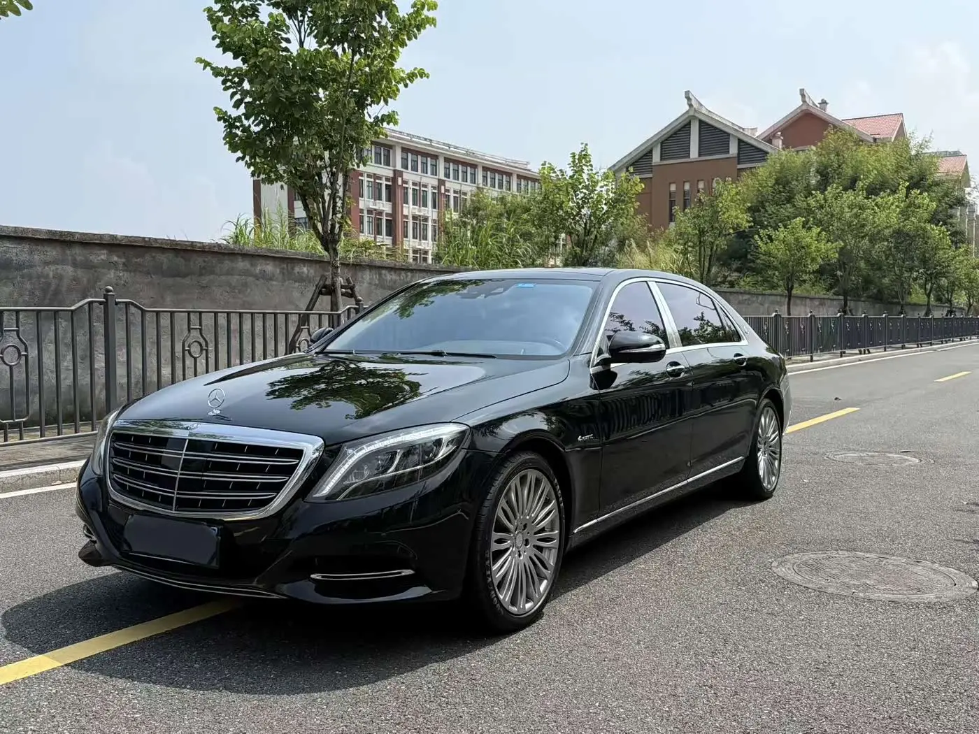 Mercedes-Benz Maybach S-Class 2016 — Photo 1/9