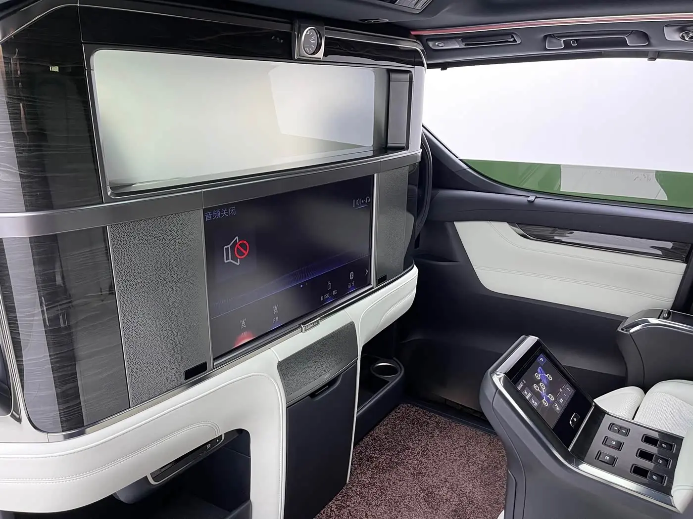Lexus LM 2020 — Şəkil 8/15