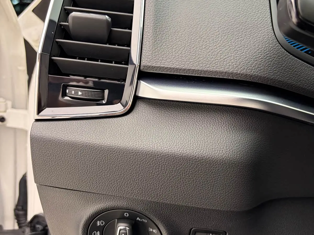 Škoda Karoq 2022 — Photo 9/20