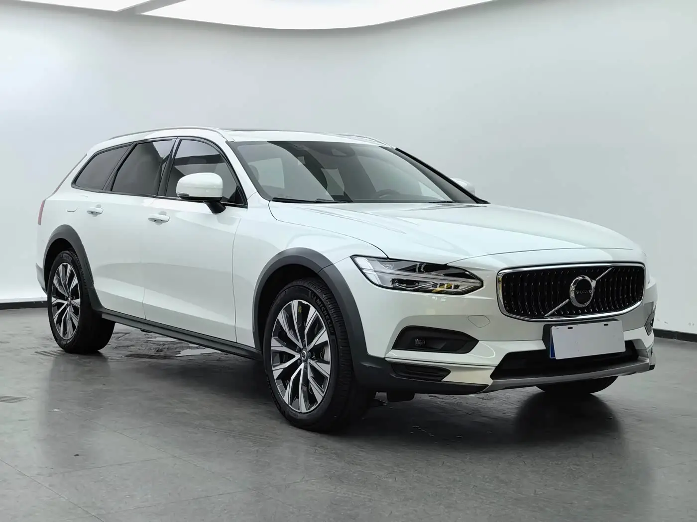 Volvo V90 2021 — Фото 3/20