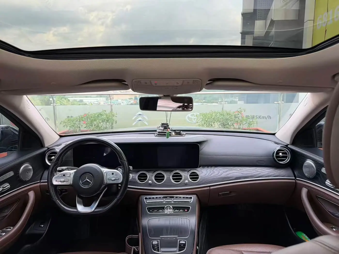 Mercedes-Benz E-Class 2019 — Photo 5/9