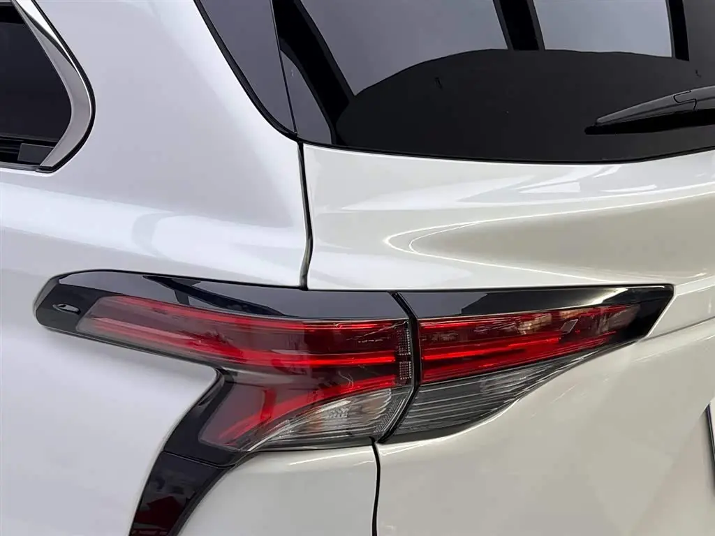 Toyota Sienna 2023 — Photo 10/20