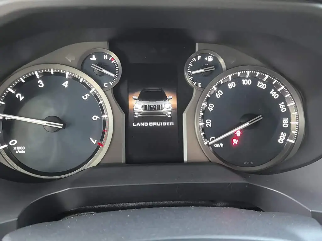 Toyota Prado 2018 — Photo 12/20
