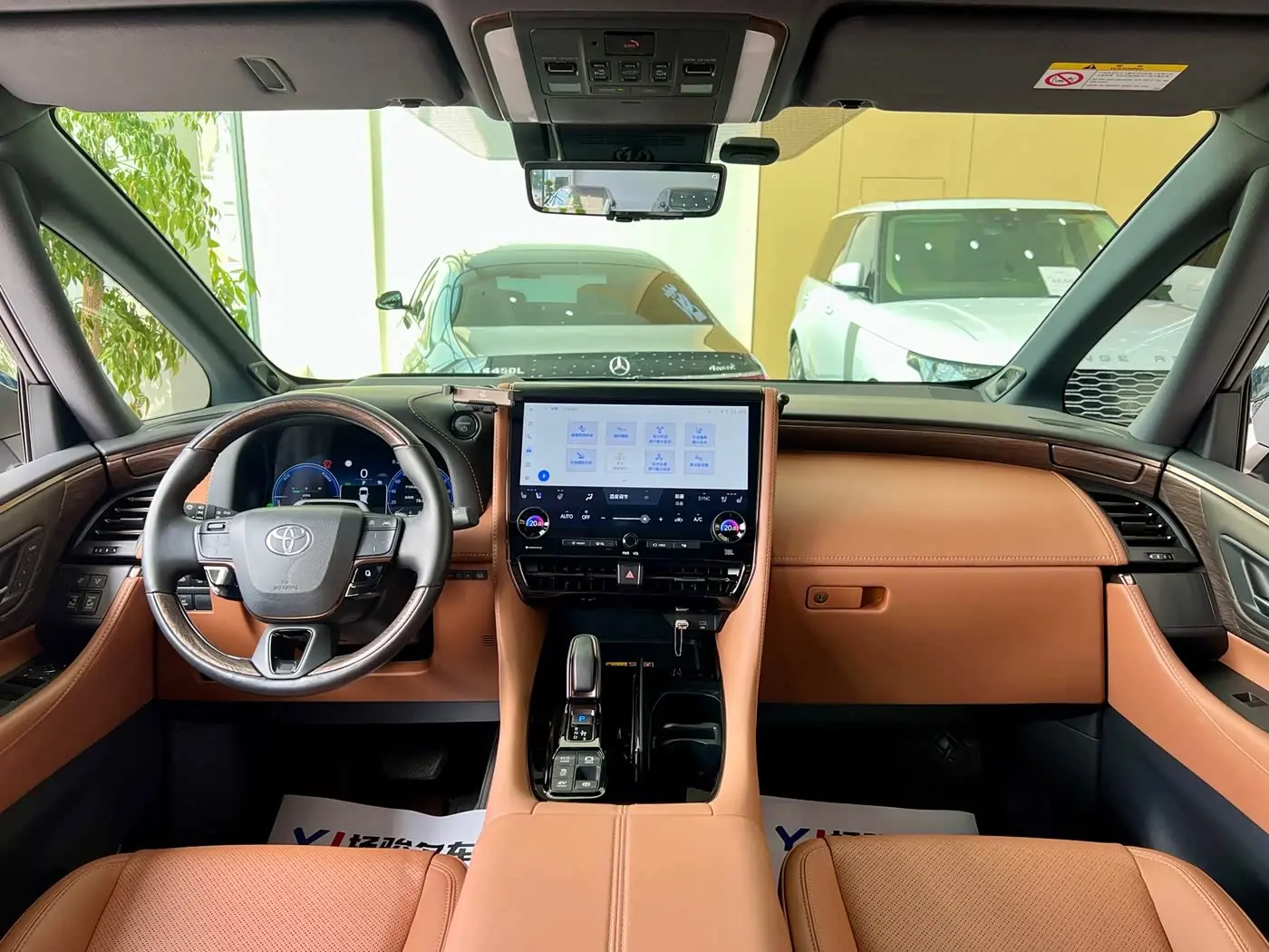 Toyota Alphard 2023 — Photo 5/14