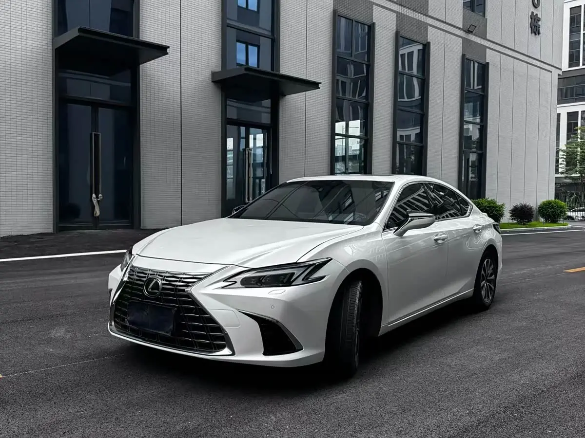 Lexus ES 2025 — Фото 1/9