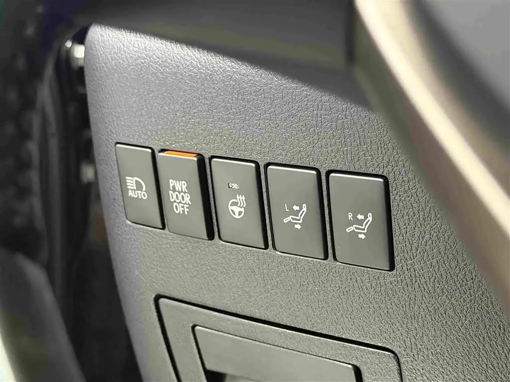 Lexus LM 2021 — Photo 13/16