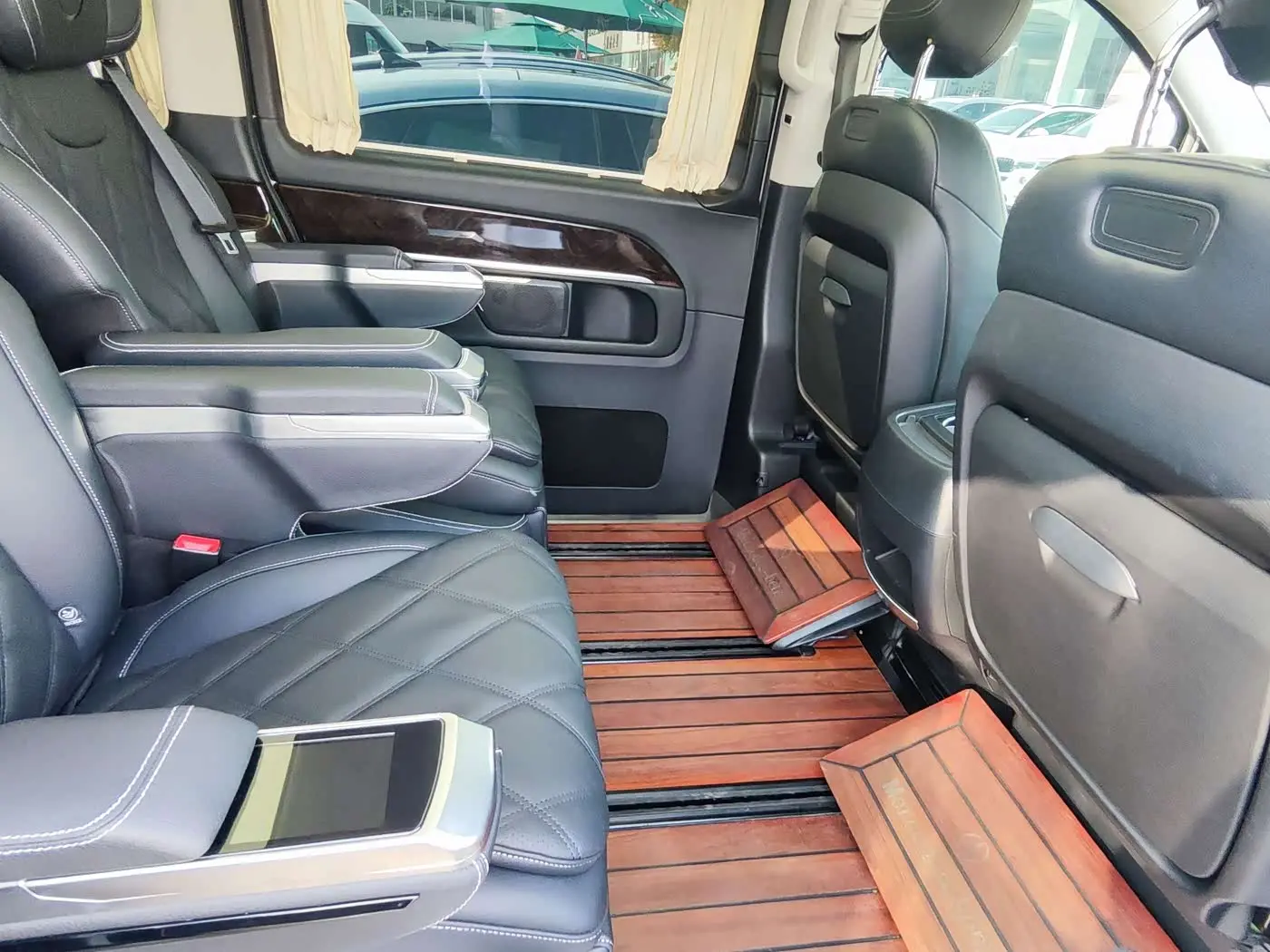 Mercedes-Benz V-Class 2018 — Фото 15/19
