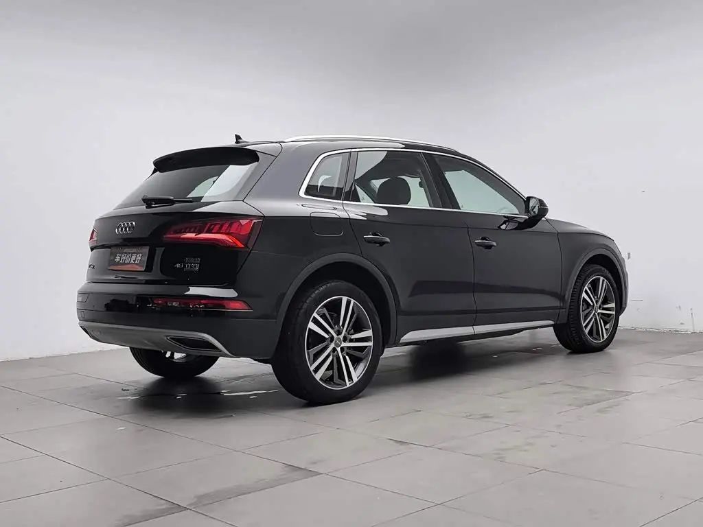 Audi Q5L 2020 — Фото 2/20