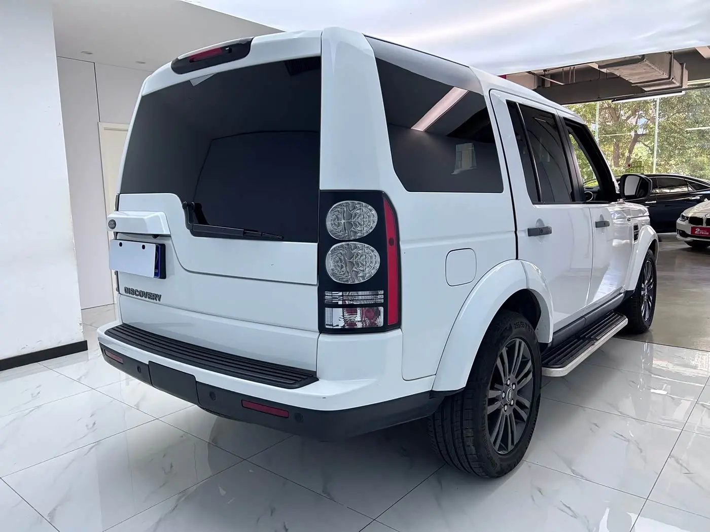 Land Rover Discovery 2017 — Photo 7/20