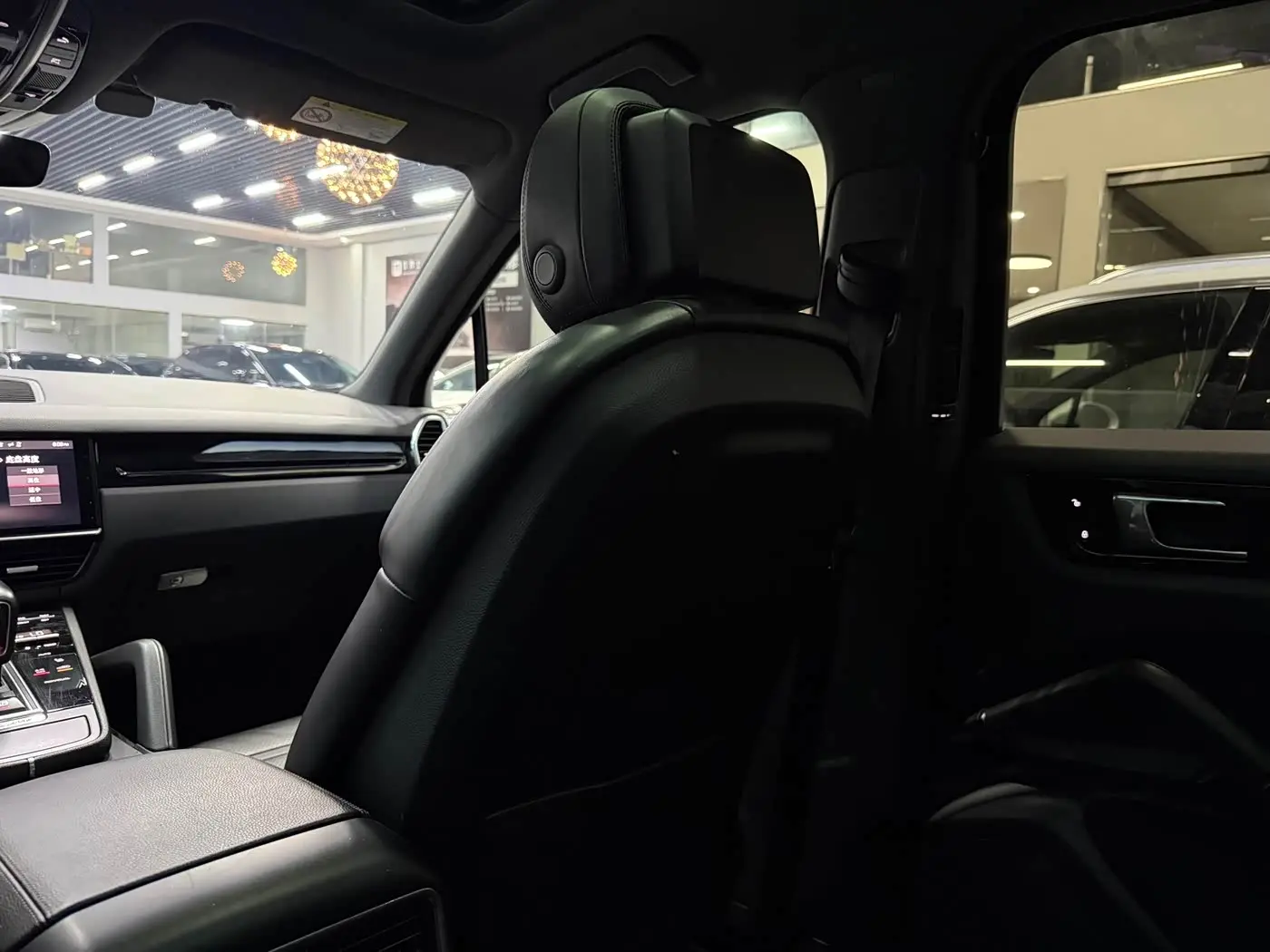 Porsche Cayenne 2019 — Photo 13/20