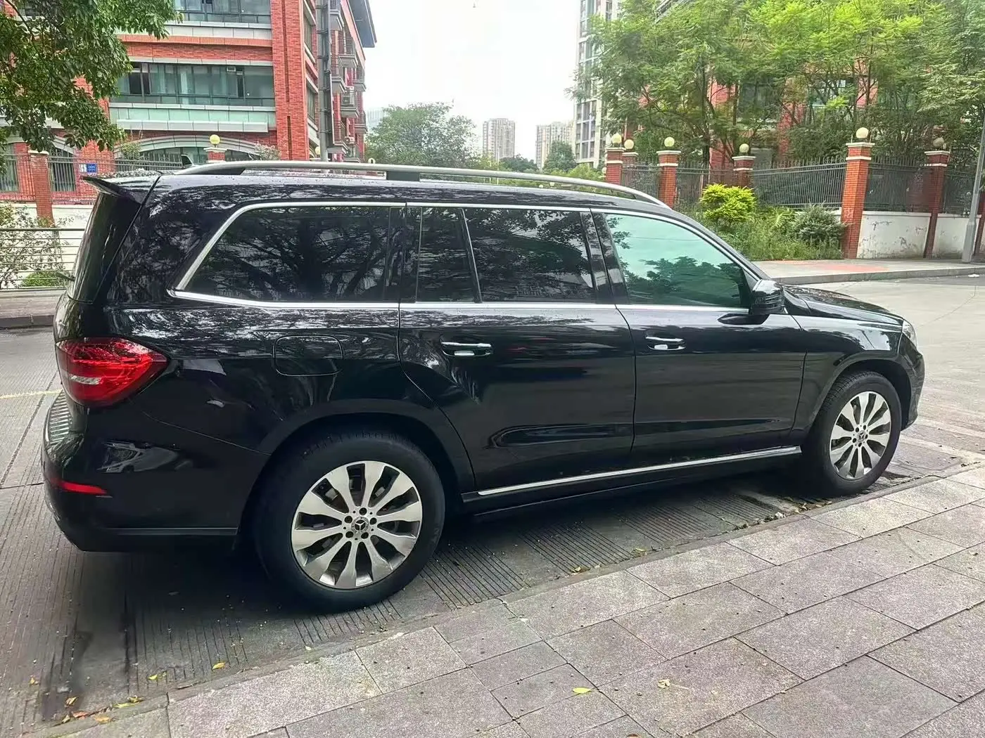Mercedes-Benz GLS 2017 — Photo 6/12