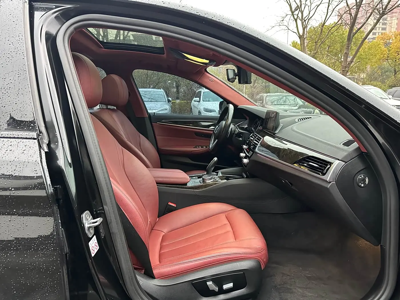 BMW 5 Series 2019 — Photo 11/15
