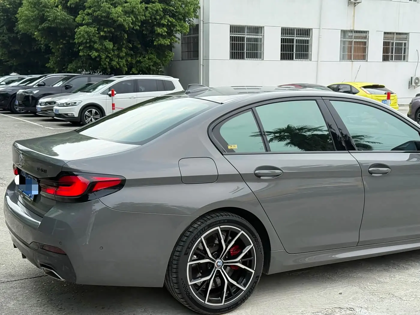 BMW 5 Series 2023 — Photo 6/16
