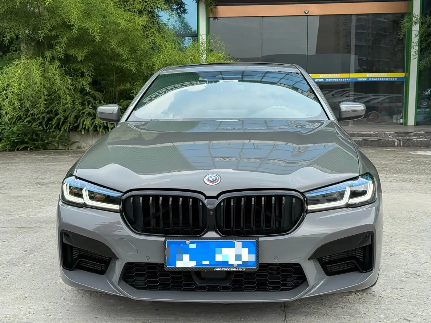 BMW 5 Series 2023 — Photo 2/16