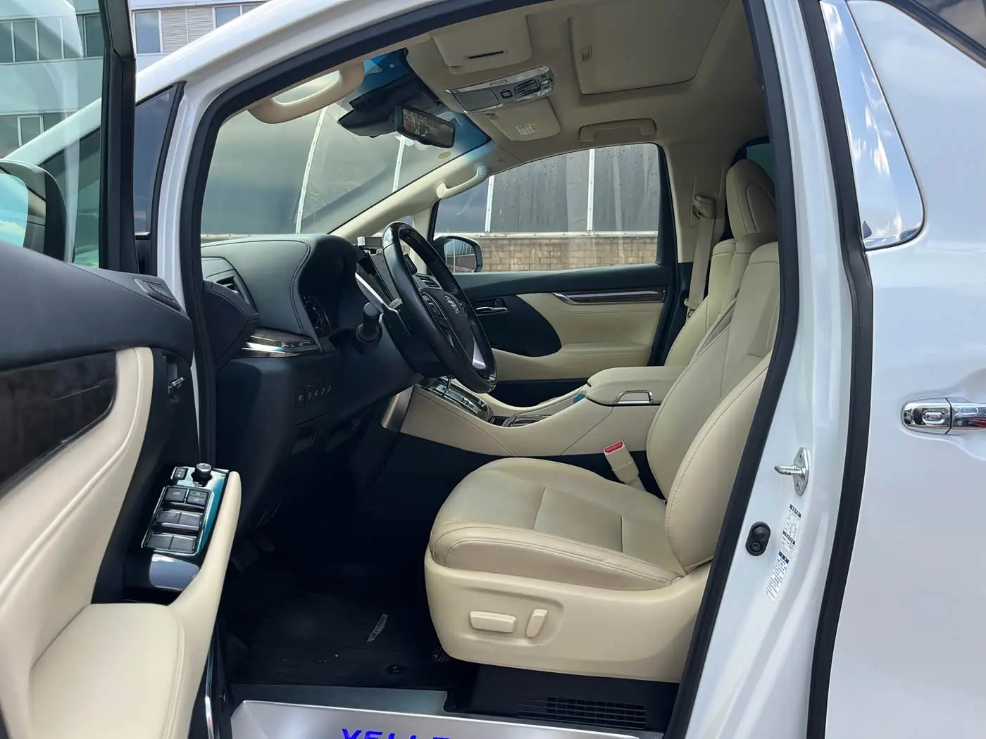Toyota Vellfire 2023 — Photo 7/20