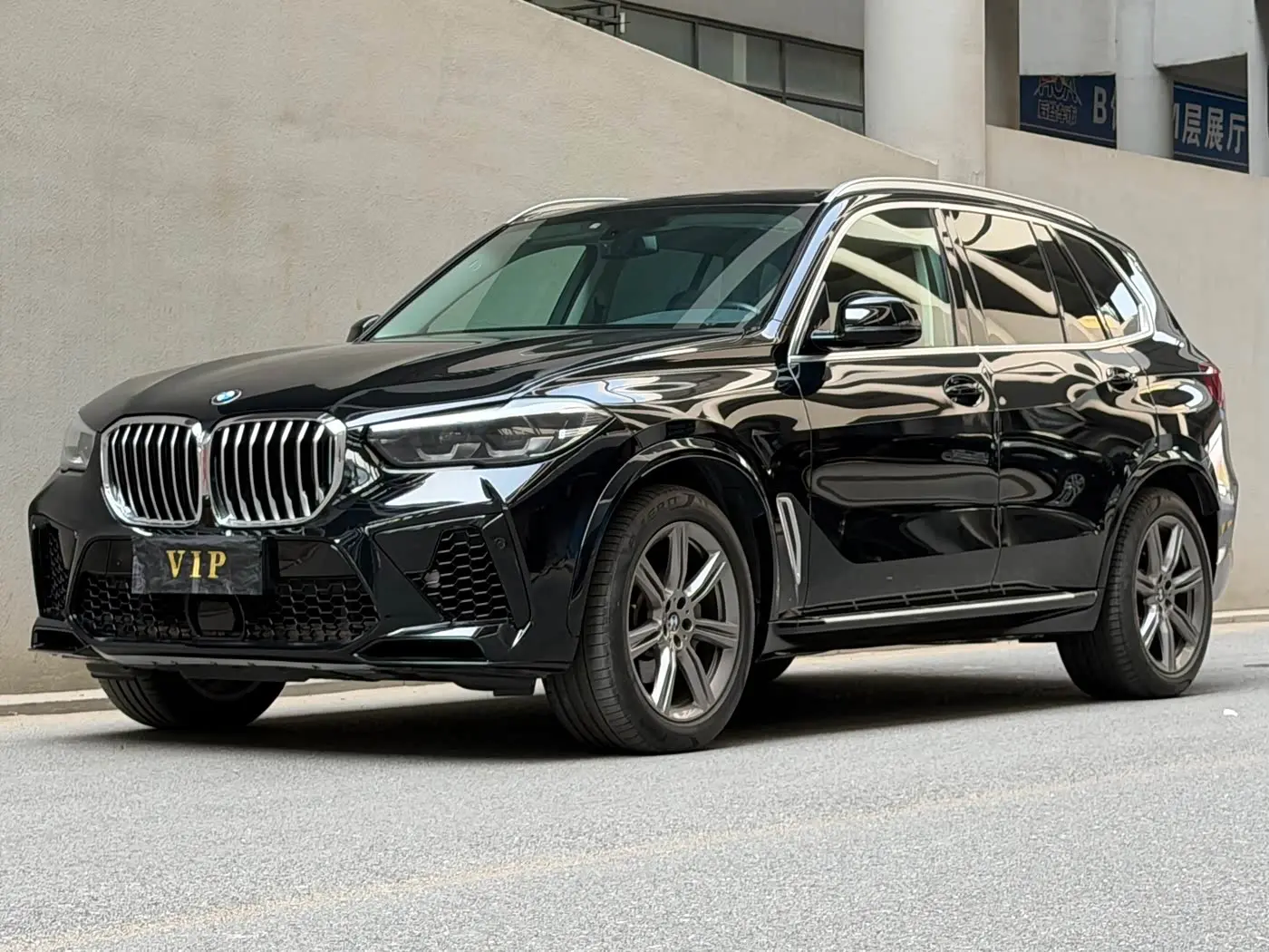 BMW X5 2022 — Фото 1/10