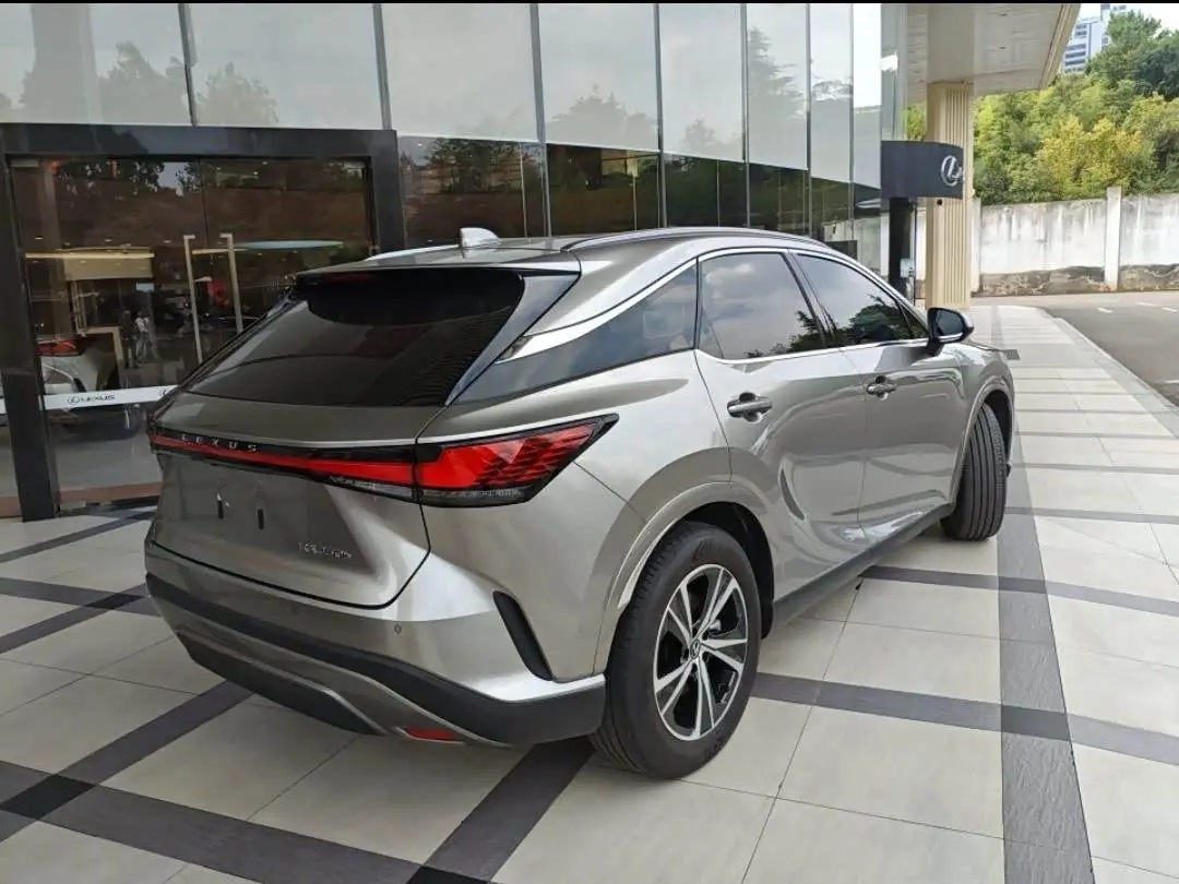 Lexus RX 2023 — Photo 2/6