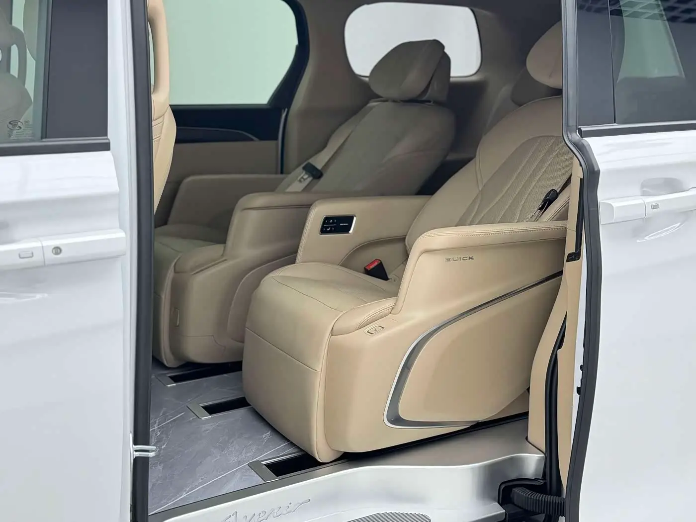 Buick GL8 New Energy 2025 — ფოტო 7/20