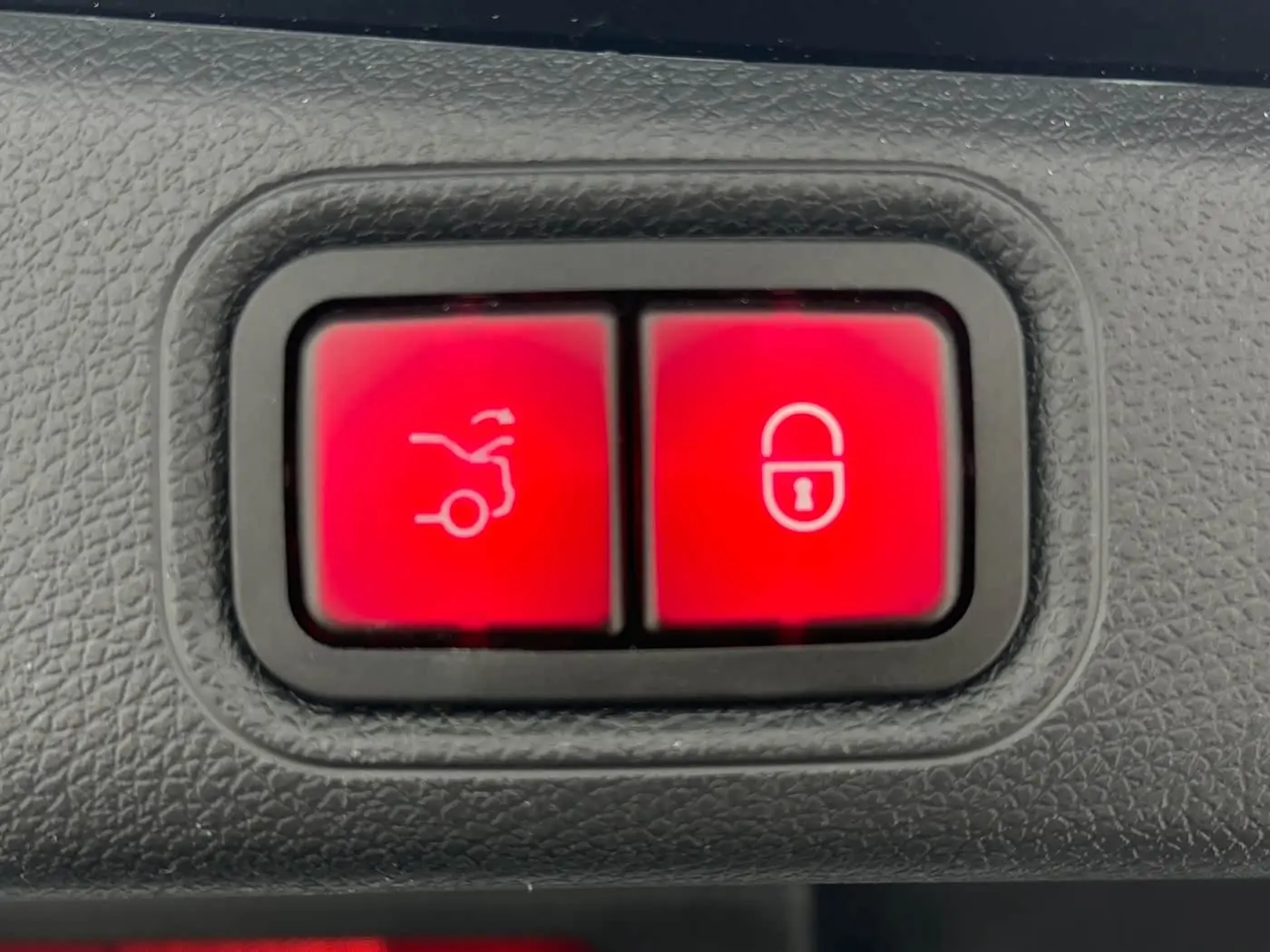 Mercedes-Benz E-Class 2022 — Photo 19/20