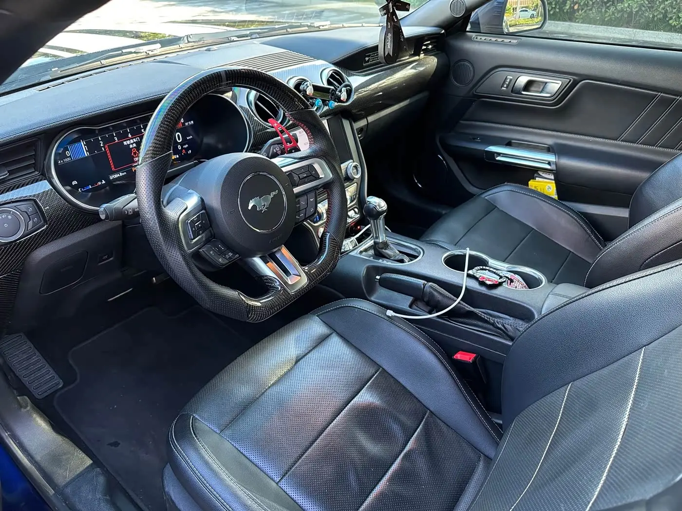 Ford Mustang 2021 — Photo 8/13