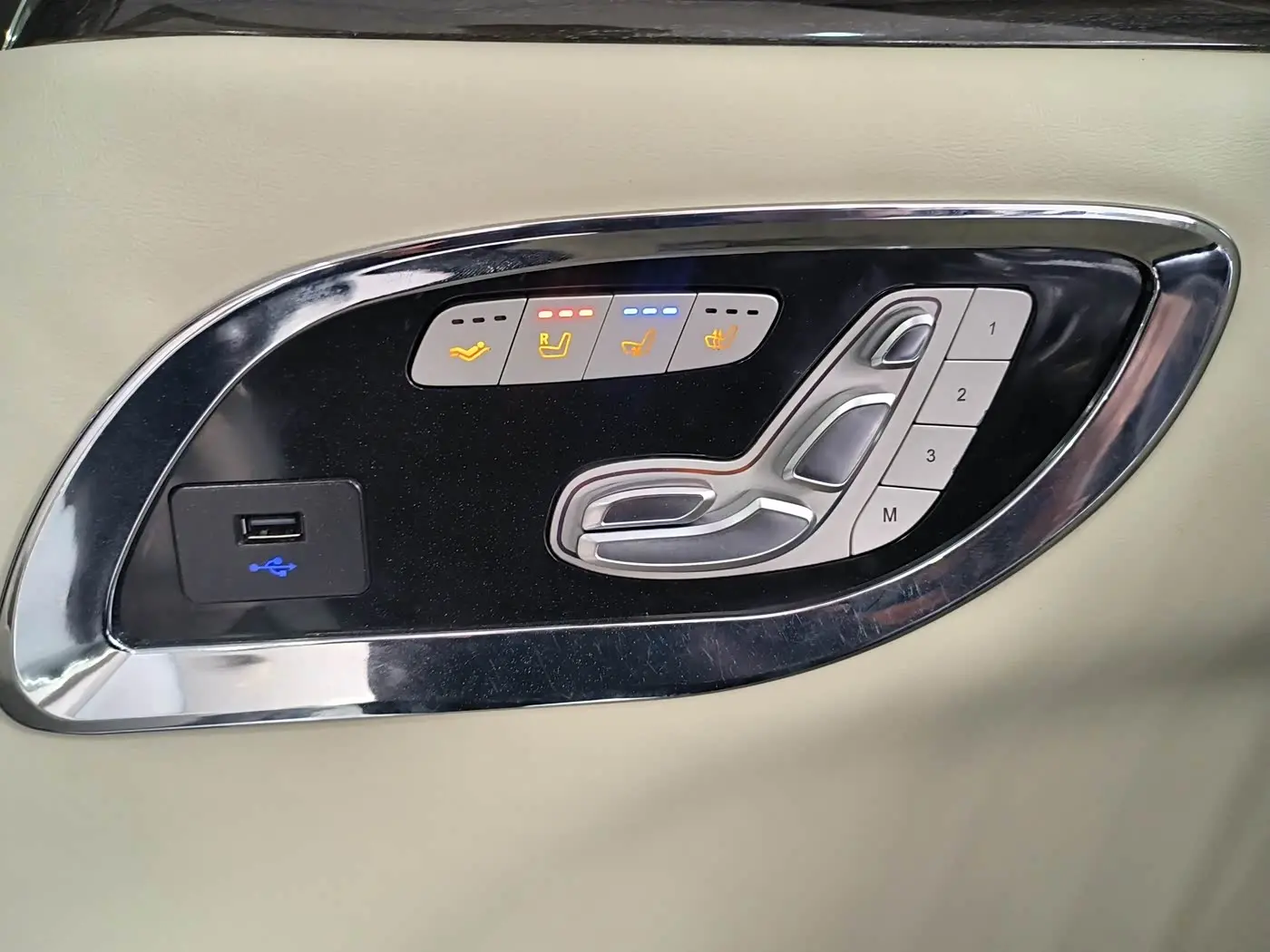 Lincoln Navigator 2019 — Photo 15/20