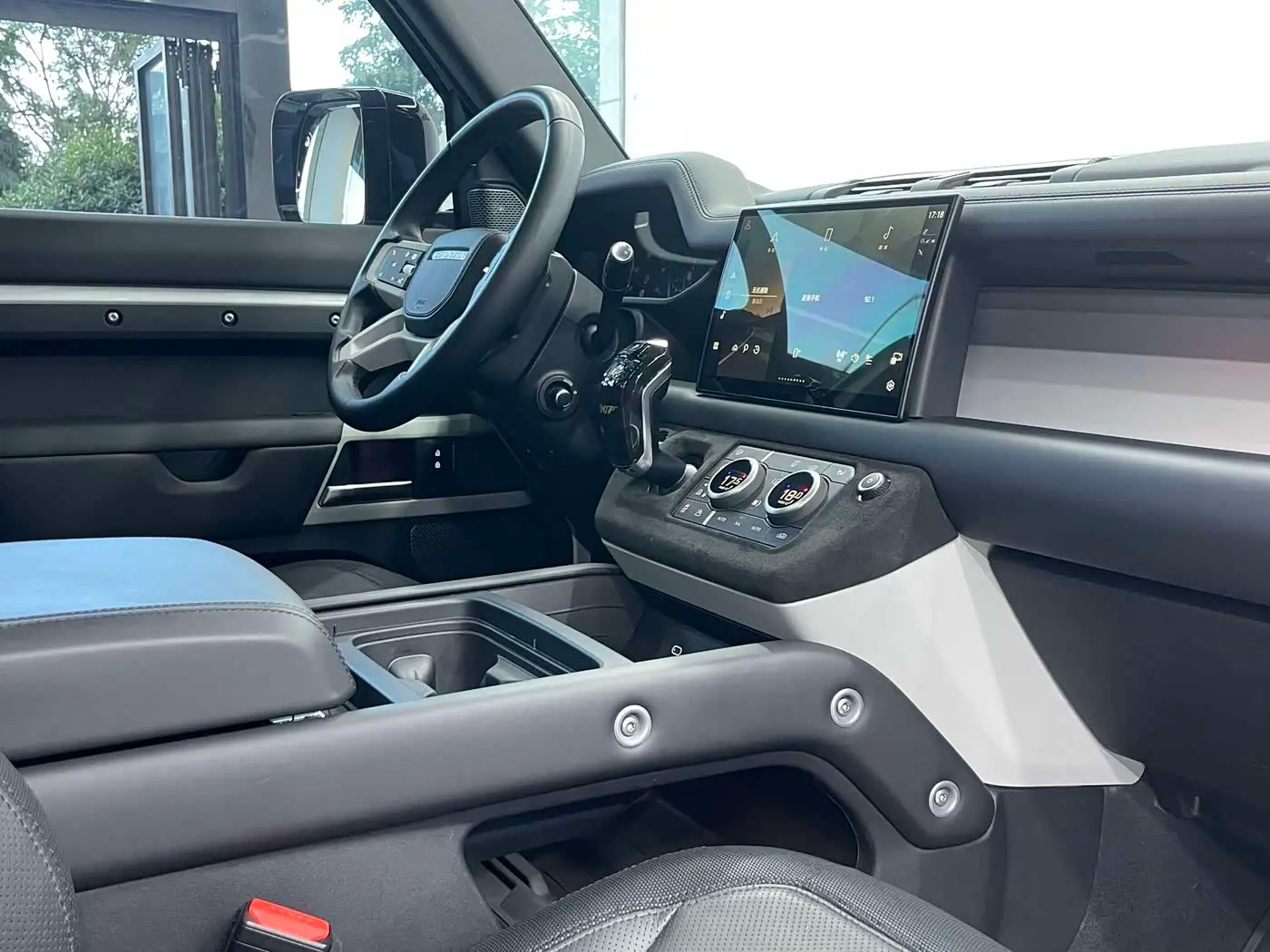 Land Rover Defender 2024 — Photo 9/20