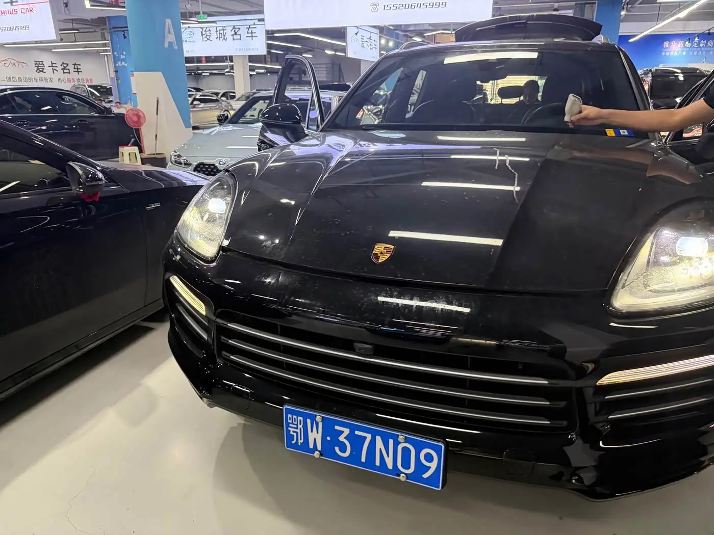 Porsche Cayenne 2019 — Photo 1/1