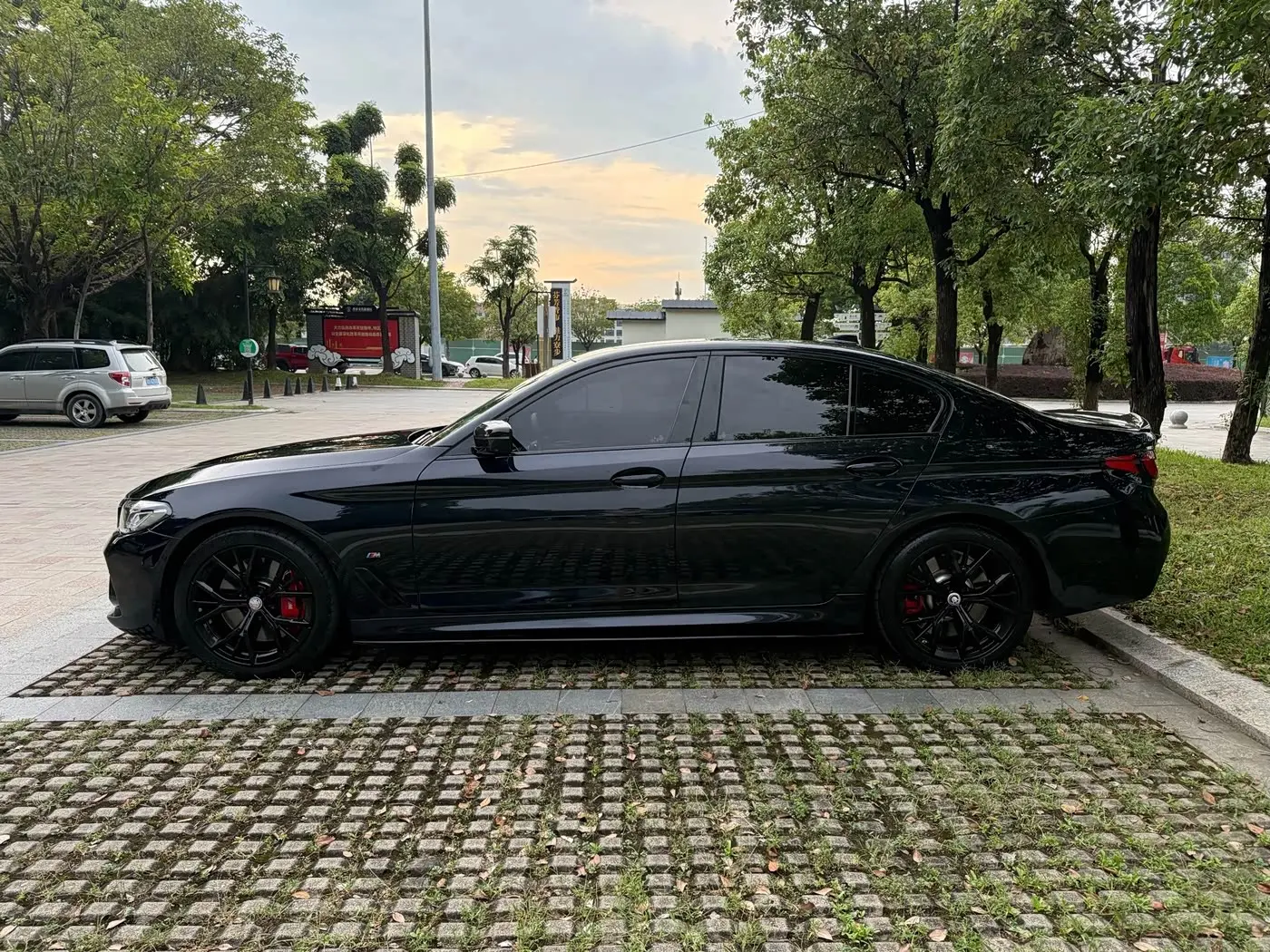 BMW 5 Series 2021 — Photo 10/20