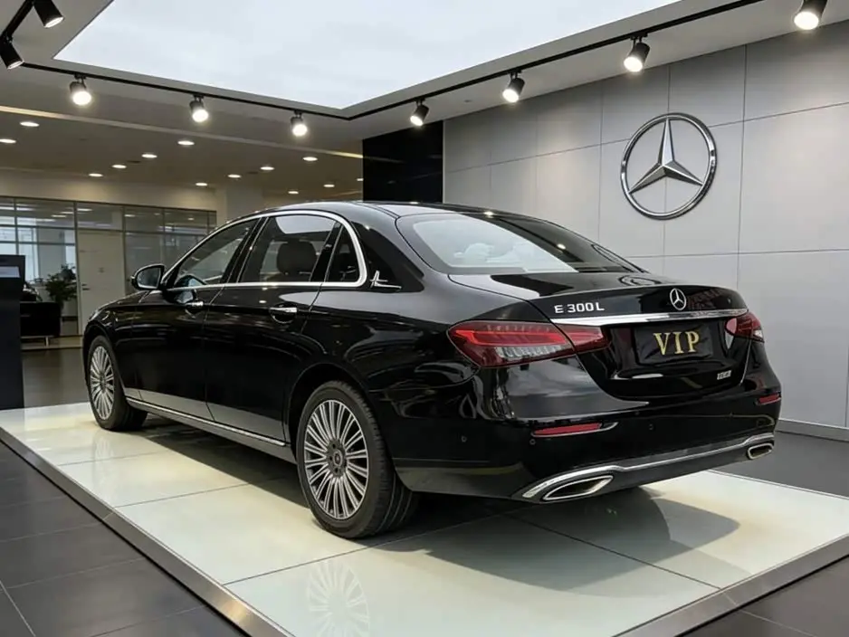 Mercedes-Benz E-Class 2021 — Photo 6/8