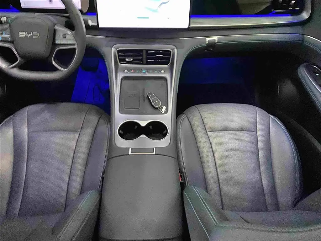 BYD Hai Shi 07 DM-i 2025 — Photo 10/18